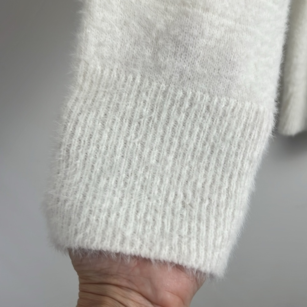 Pink Lily Cream V-Neck Embroidered Heart Fuzzy Soft Long Sleeve Sweater Size 2XL - Picture 8 of 13